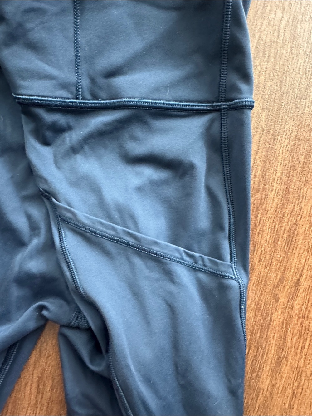 Lululemon • Fast & Free Crop II *Nulux 19"
Midnight Navy Size 6 - Picture 16 of 16